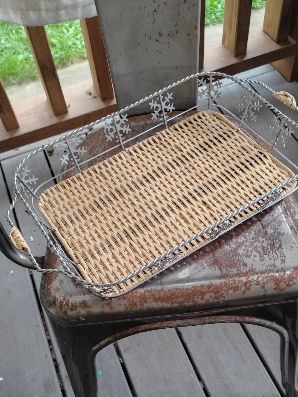 Woven Rattan snowflake Serving Tray with Silver Metal Frame For Pyrex